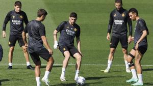 El último entrenamiento del Madrid antes de su estreno en Champions: sin Carvajal, lesionado