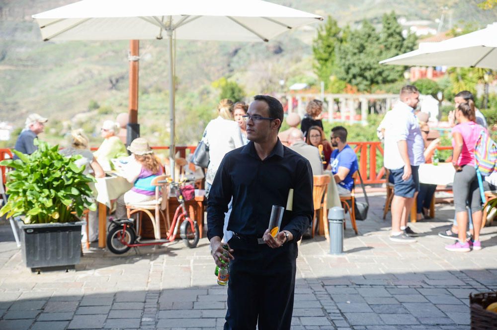 AMBIENTE TURISTAS EN TEJEDA