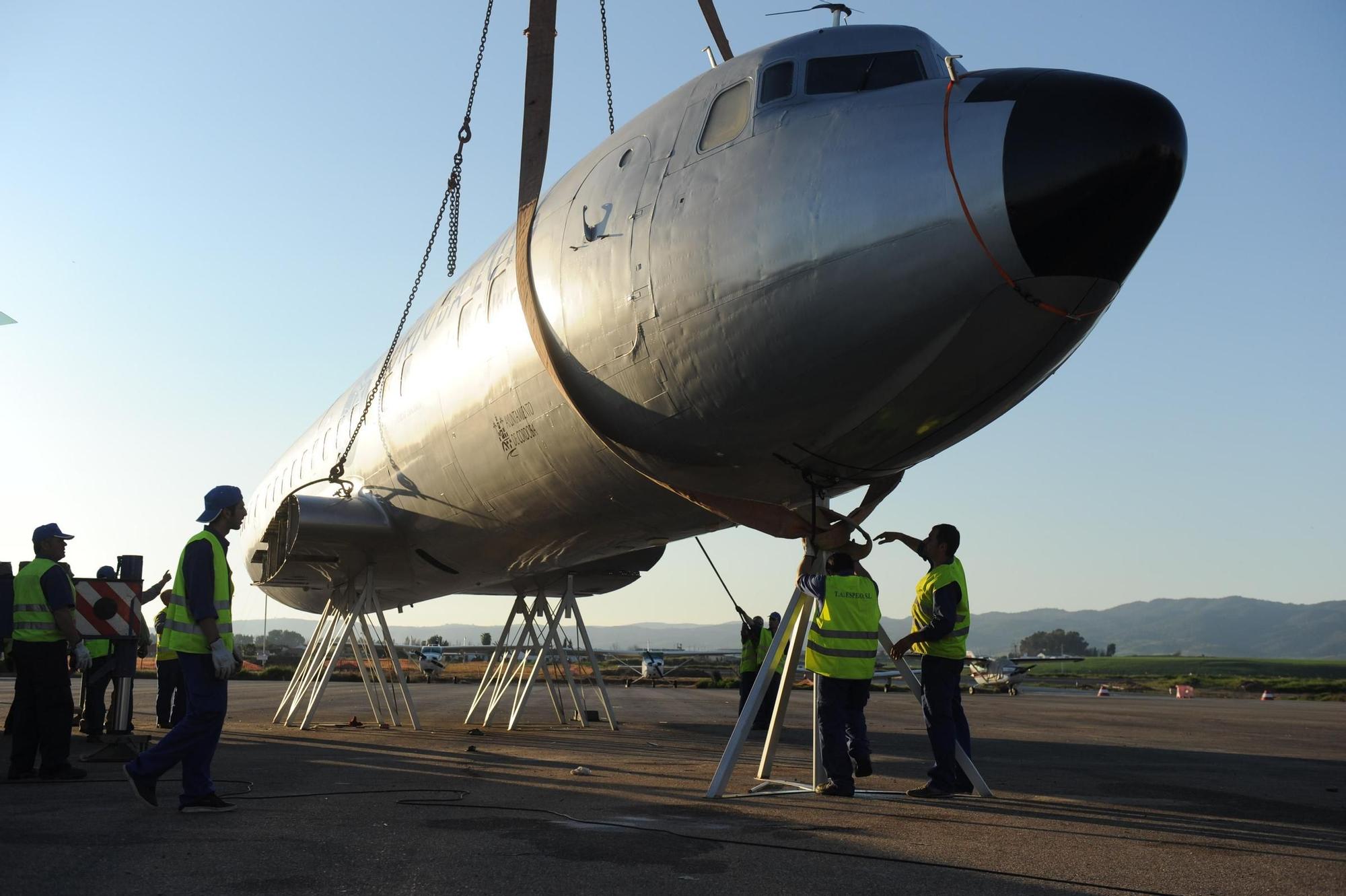 Así fue el multitudinario traslado del avión de Miraflores por el centro de Córdoba