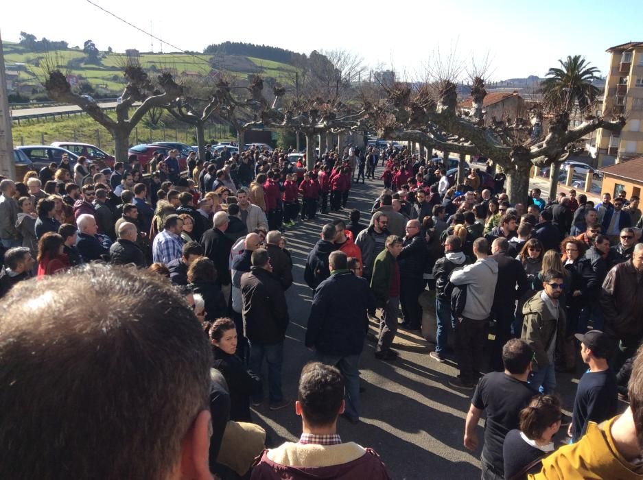 La gran familia del deporte asturiano rinde homenaje póstumo al futbolista Hugo Suárez