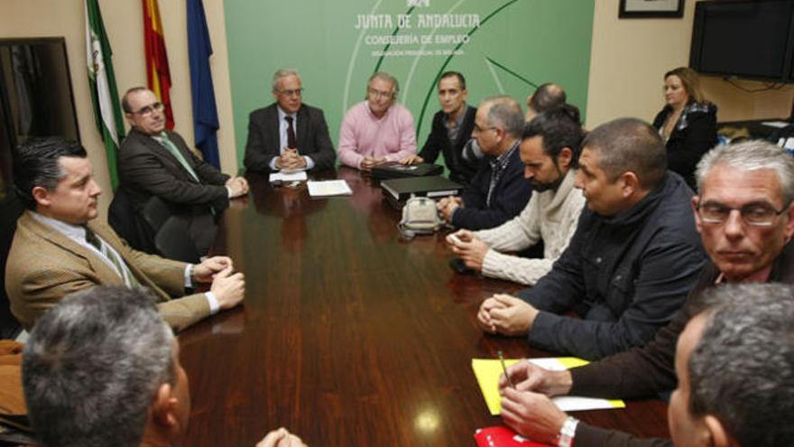 Dirección de Limasa y comité de empresa reunidos durante el último conflicto laboral.