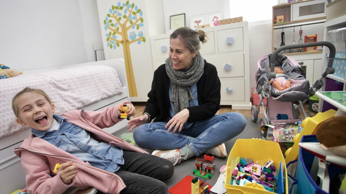 Beatriz Gracia y su hija Sofía serían consideradas familia monoparental con la nueva ley.