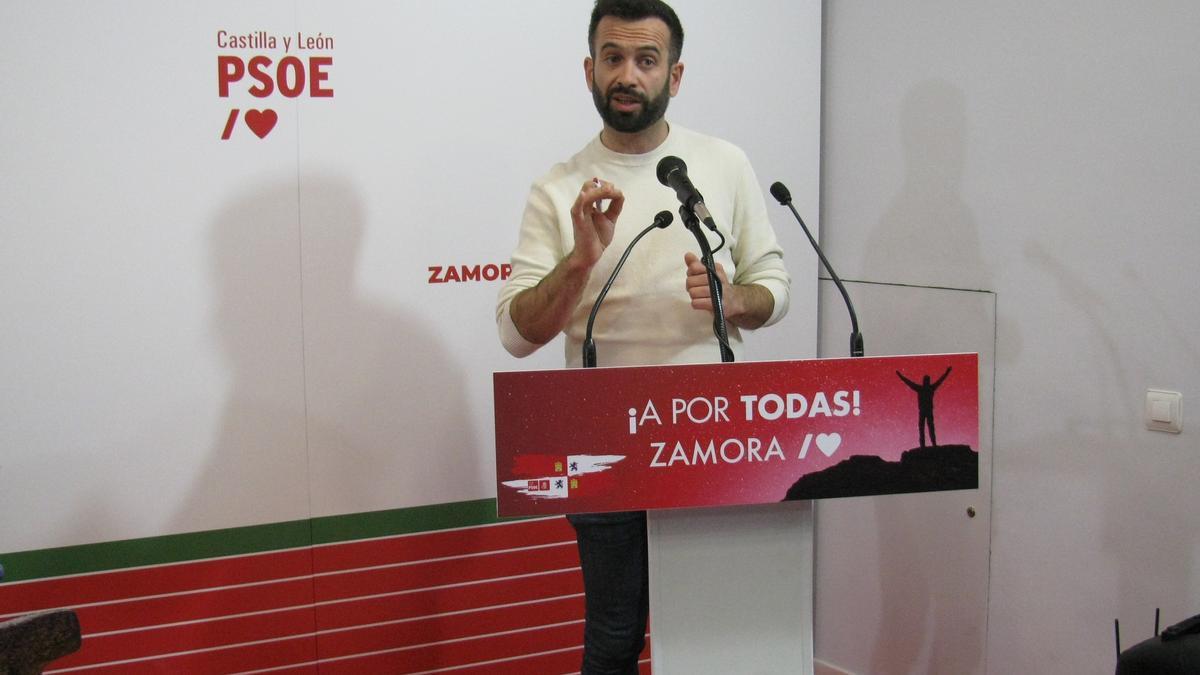 El candidato David Gago, durante la reunión del comité del PSOE.