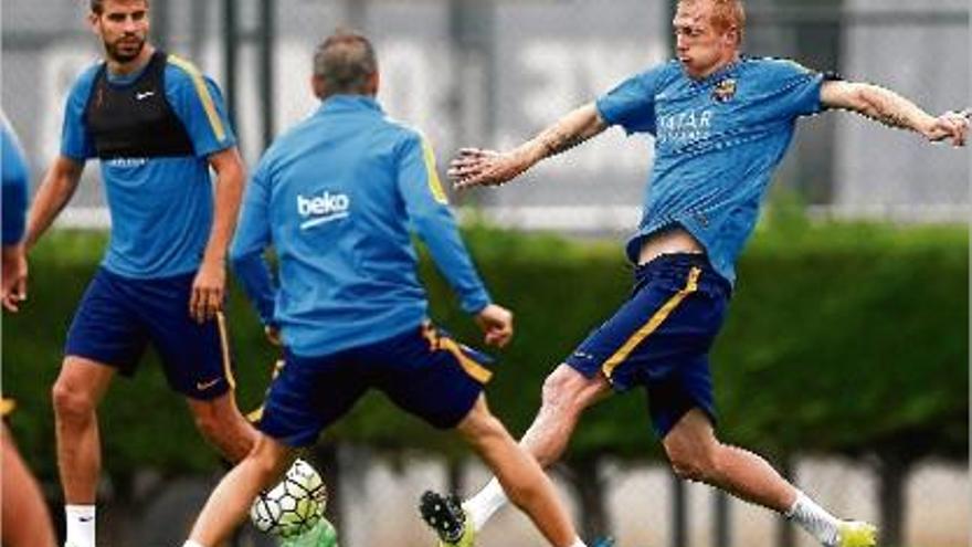 Piqué, Iniesta i Mathieu en l&#039;entrenament del Barça d&#039;ahir al matí.