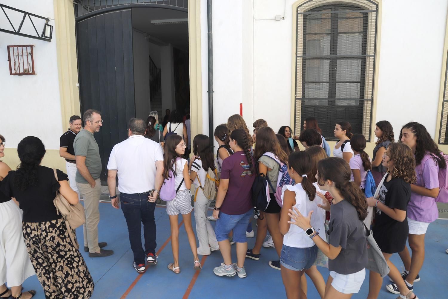 El retorno de la actividad a los institutos y la Universidad, en imágenes