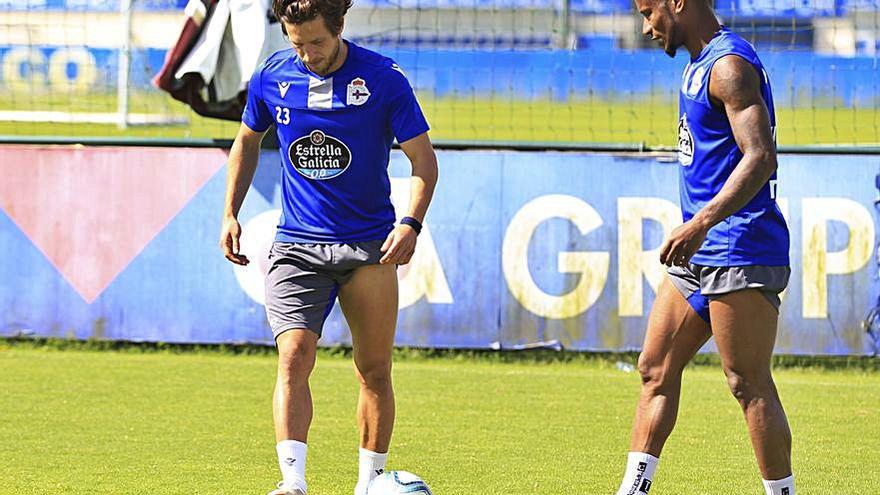 Keko Gontán y Claudio Beauvue, en Abegondo. |   // RCD