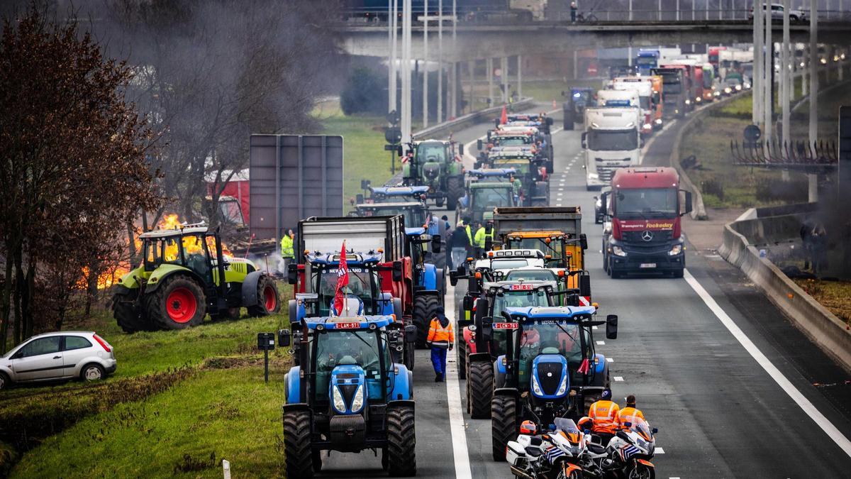 Protestas en la frontera entre Bélgica y Holanda este viernes.