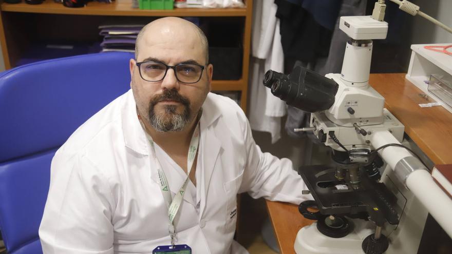 Rafael Sánchez, jefe de la unidad de anatomía patológica del hospital Reina Sofía