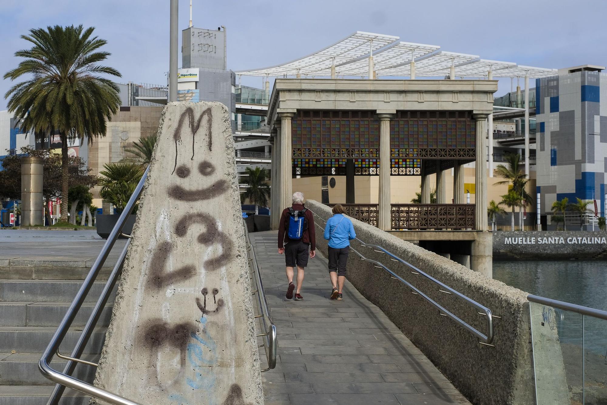 Actos vandálicos en el parque del Frente Marítimo