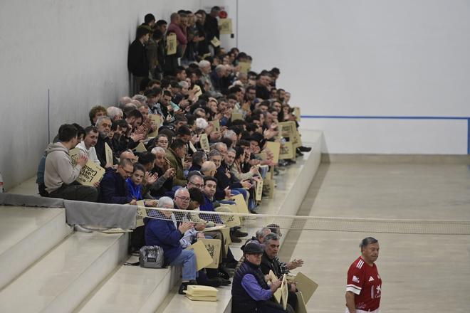 Galería | Grandísimo ambiente para disfrutar del arraigado XVI trofeu Magdalena de Pilota Valenciana