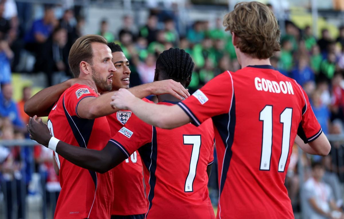 Gordon y sus compañeros, en el choque ante Croacia en Rijeka