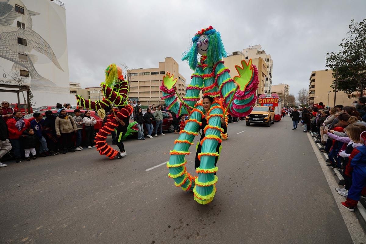Búscate en las imágenes de la rúa de Carnaval de Ibiza