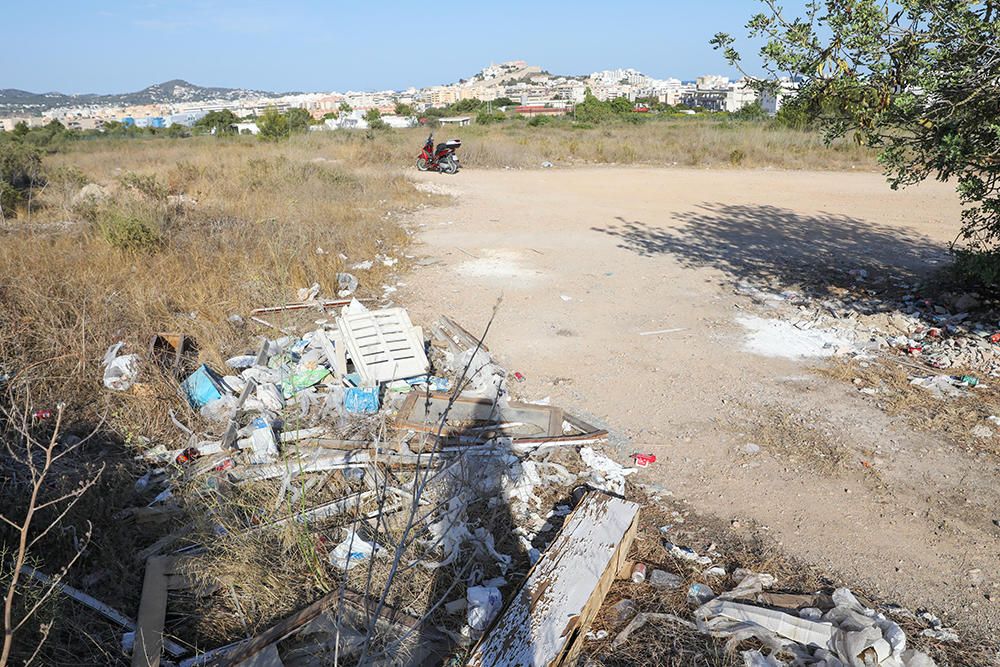 Suciedad y basura en Ca n'Escandell