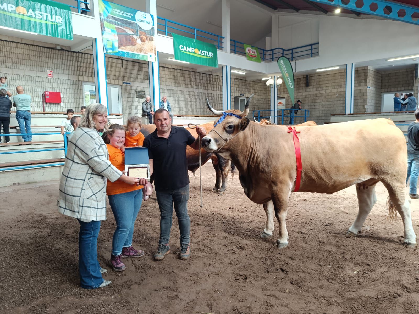 En imágenes: los premiados en la Muestra ganadera local de Cangas del Narcea