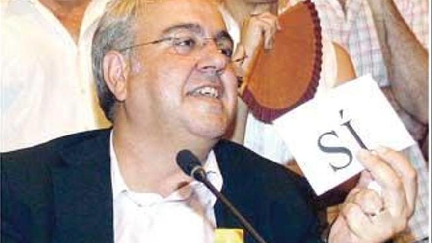 Juan Collado cuando votó &quot;sí&quot; a la moción de censura que en 2008 le dio la alcaldía al PP