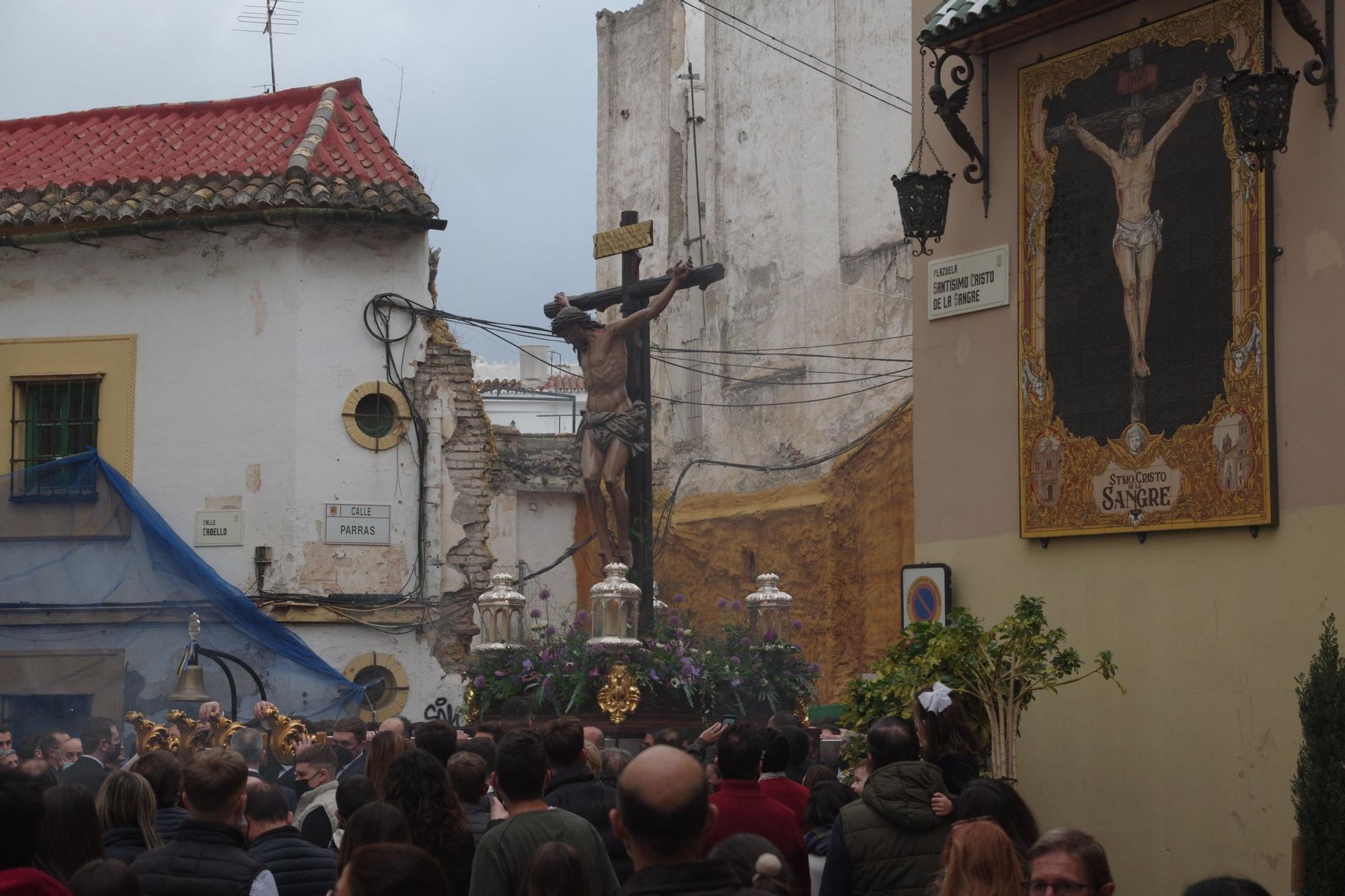 El Cristo de la Victoria, de la Santa Cruz, en su primera vez salida por las calles de Málaga, la XIII Estación