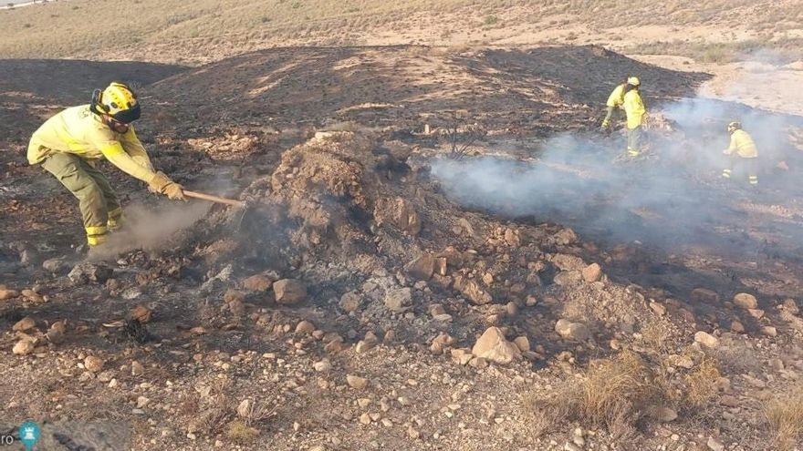 El Infoca da por controlado el incendio forestal en el paraje El Jabonero de Níjar