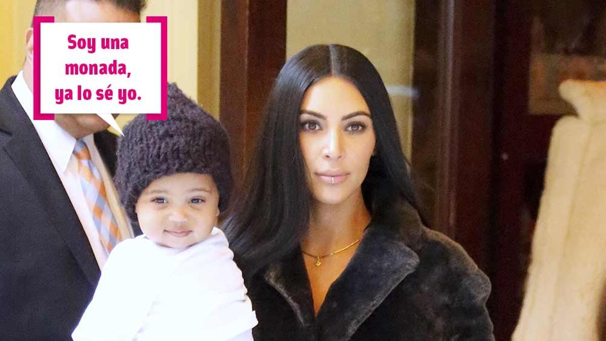 Kim Kardashian con su hijo Saint West por Nueva York
