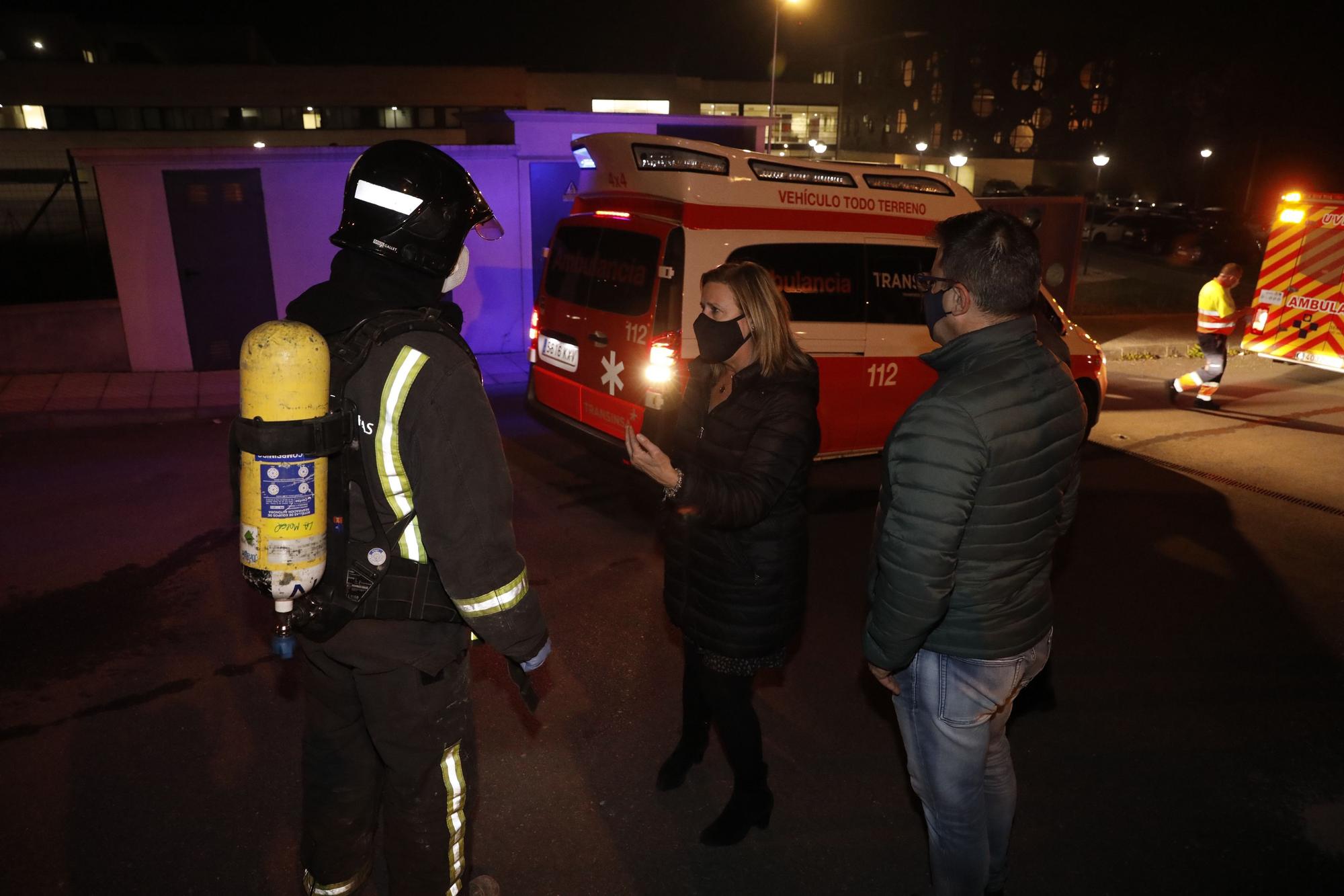 Un incendio obliga a desalojar a pacientes mayores con covid del centro de Barros