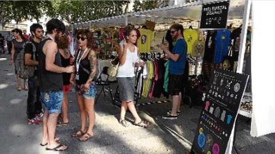 Figueres acull un mercat de dissenyadors independents