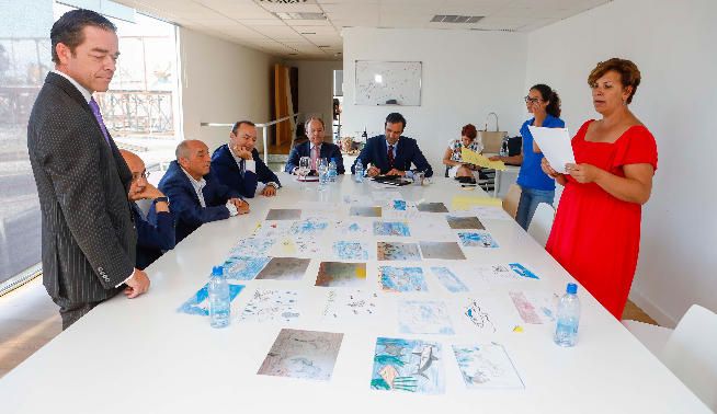 Los primeros visitantes del Acuario Poema del Mar