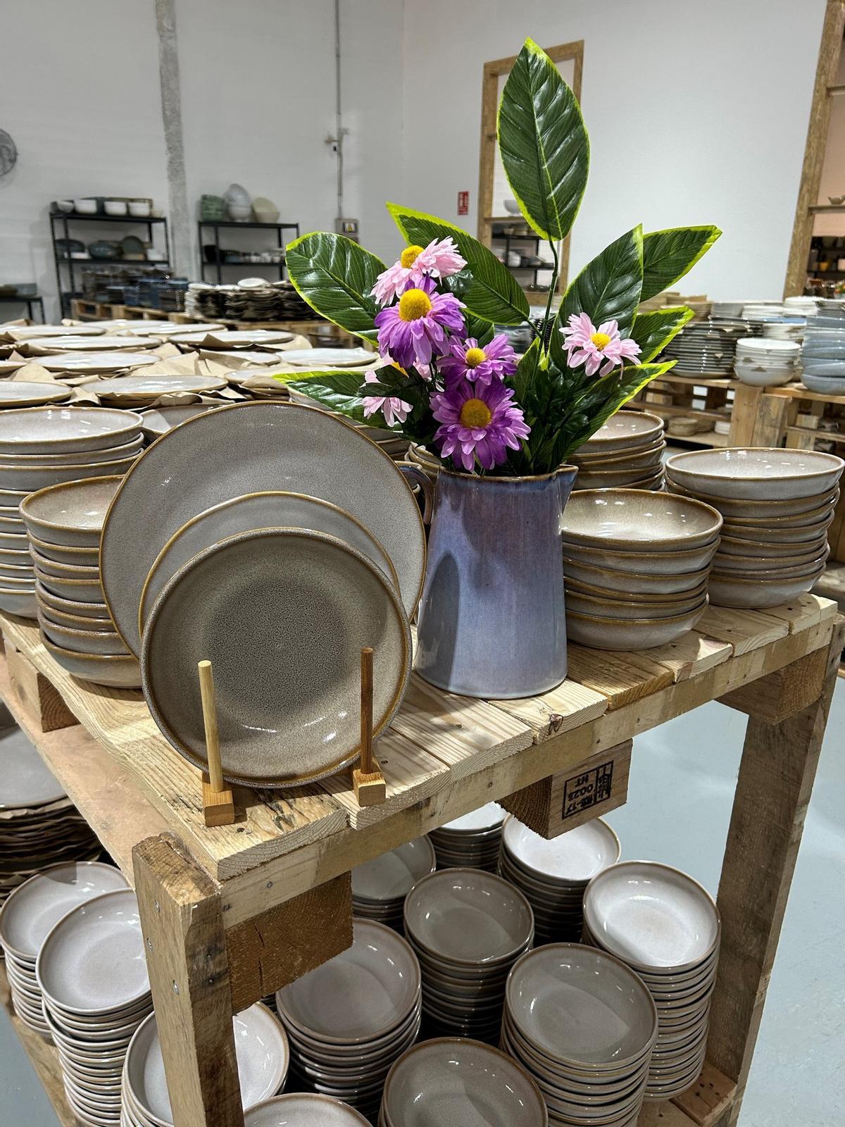 A Mercadoria, outlet de vajilla al peso, llega a Gran Canaria.