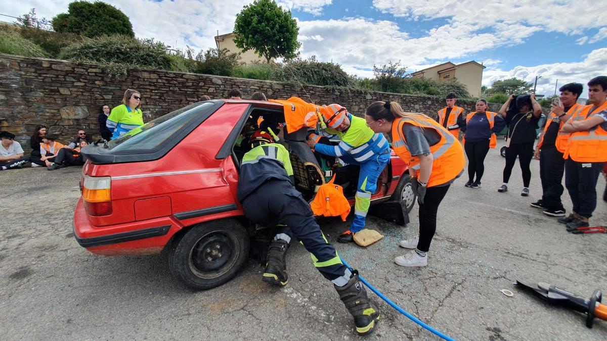 Simulacro de emergencias en Trabazos