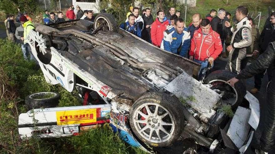 Uno de los vehículo acciden- tados en el rallye. // Brais Lorenzo