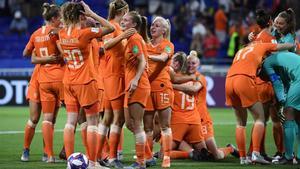 Las jugadoras de Holanda festejan su victoria sobre Suecia y su pase a la final ante EEUU.