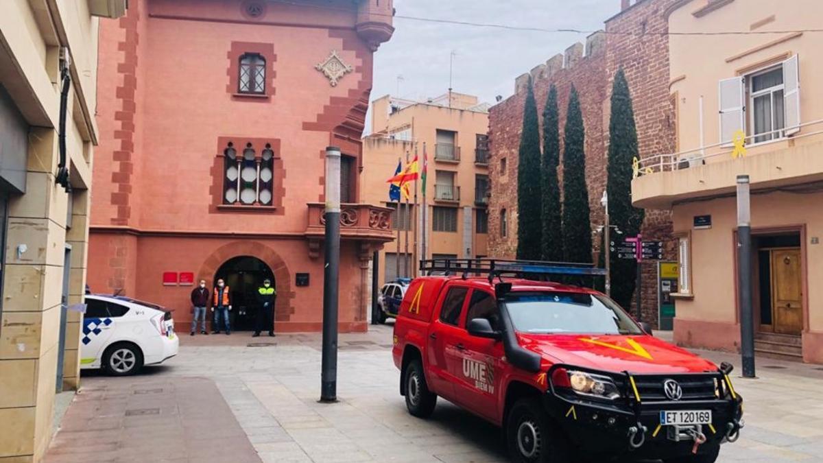 La UME se sumó el martes a las tareas de limpieza y desinfección en VIladecans