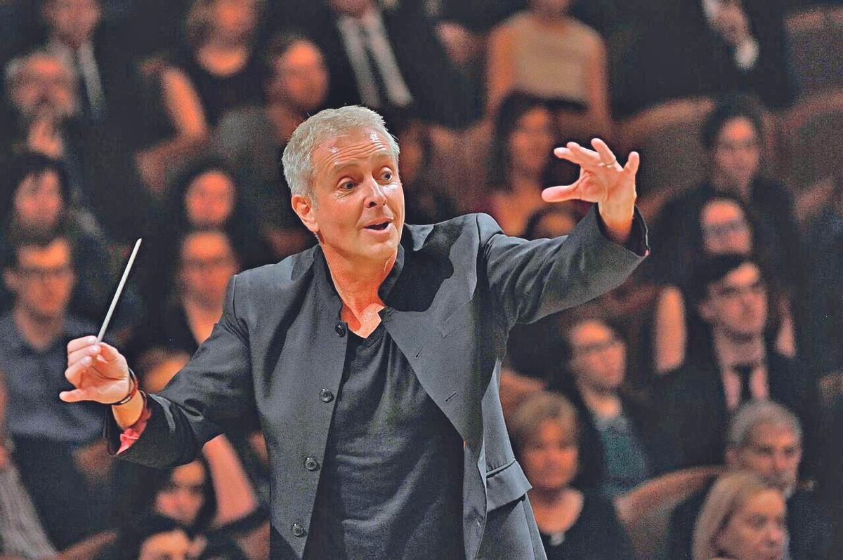 Alexander Liebreich, director titular de la Orquestra de València.