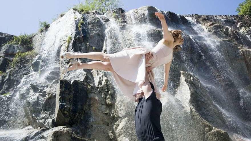 Los bailarines Laura Enrech y Pablo Ceresuela, ayer en el Palacio de la Ópera.