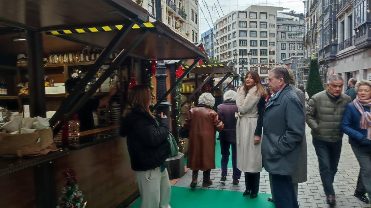 El mercado navideño 'El Camino' estrena ubicación en Oviedo con productos de más de 60 conventos españoles