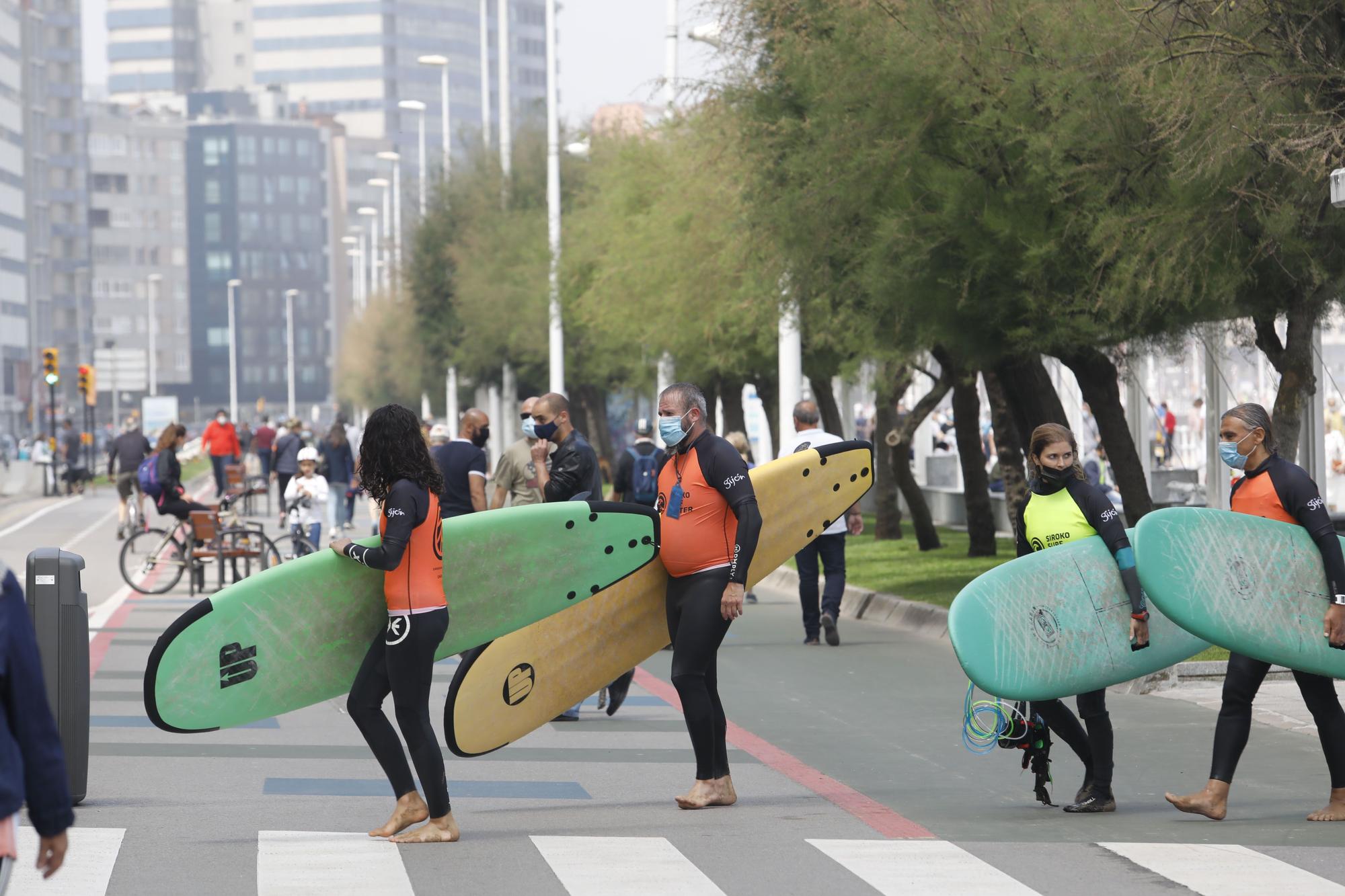 Surfistas en San Lorenzo