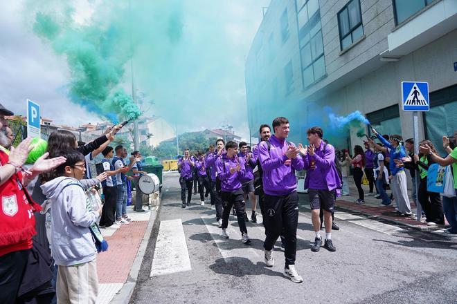 GALERÍA | La afición recibe al BM Zamora antes de enfrentarse al BM Romo en la fase de ascenso