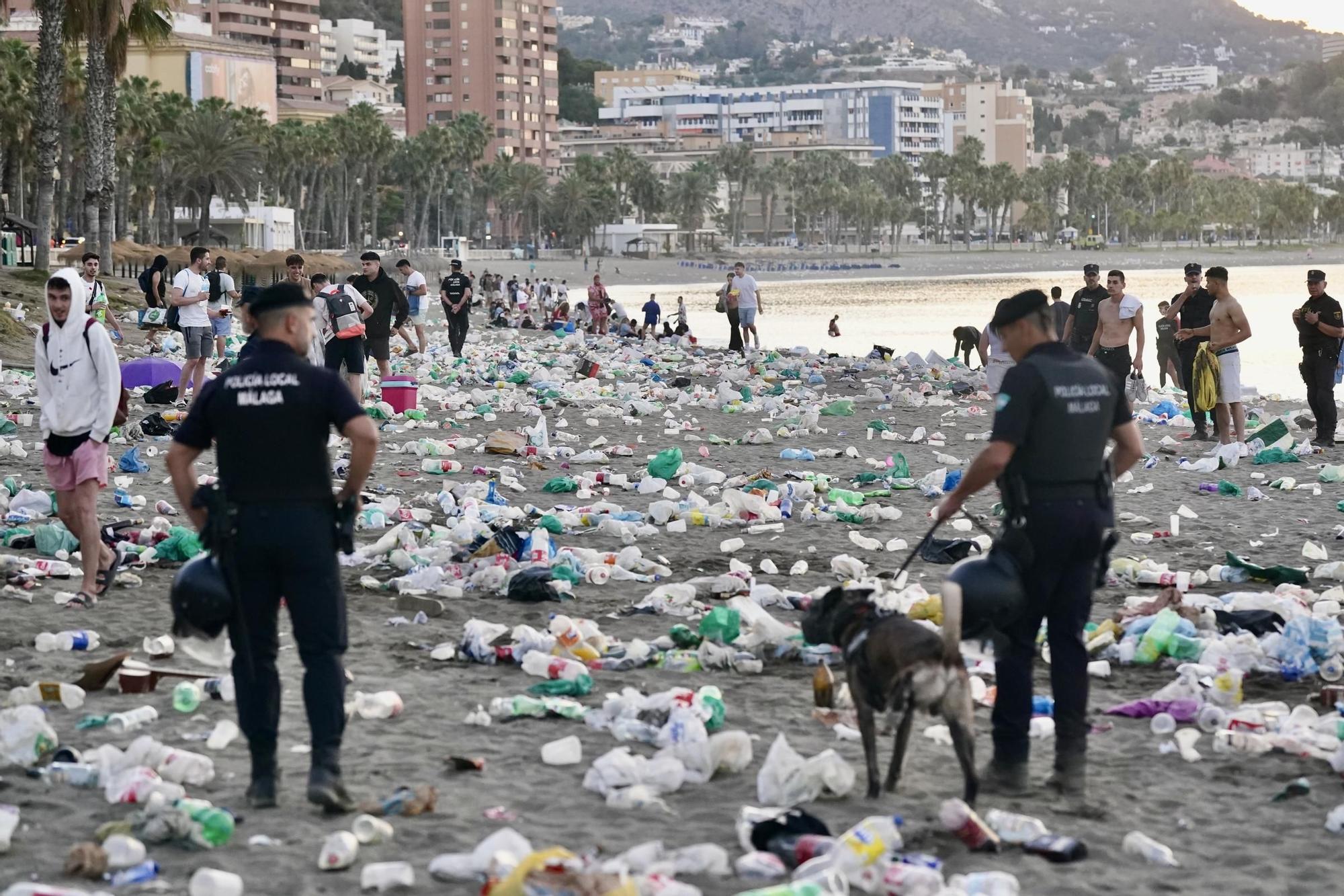 Así amanecen las playas de Málaga tras la resaca de la Noche de San Juan