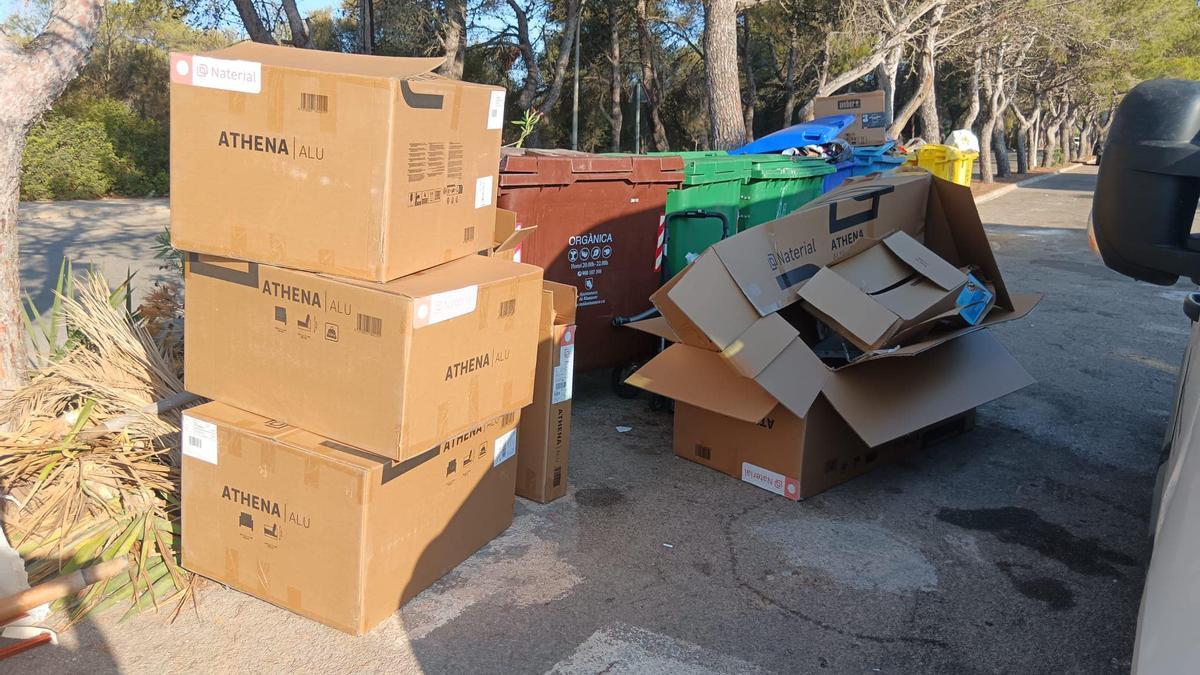 Las cajas depositadas de forma incorrecta en el término municipal de Manacor.