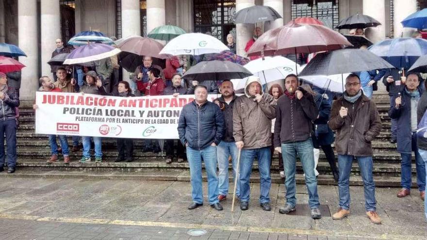 Imagen de los agentes desplazados a la manifestación de Pontevedra.