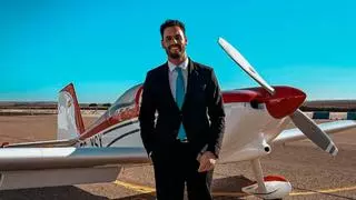 El marido de Isa P deja la televisión y ya muestra su profesión con aviones: "Soñando despierto"