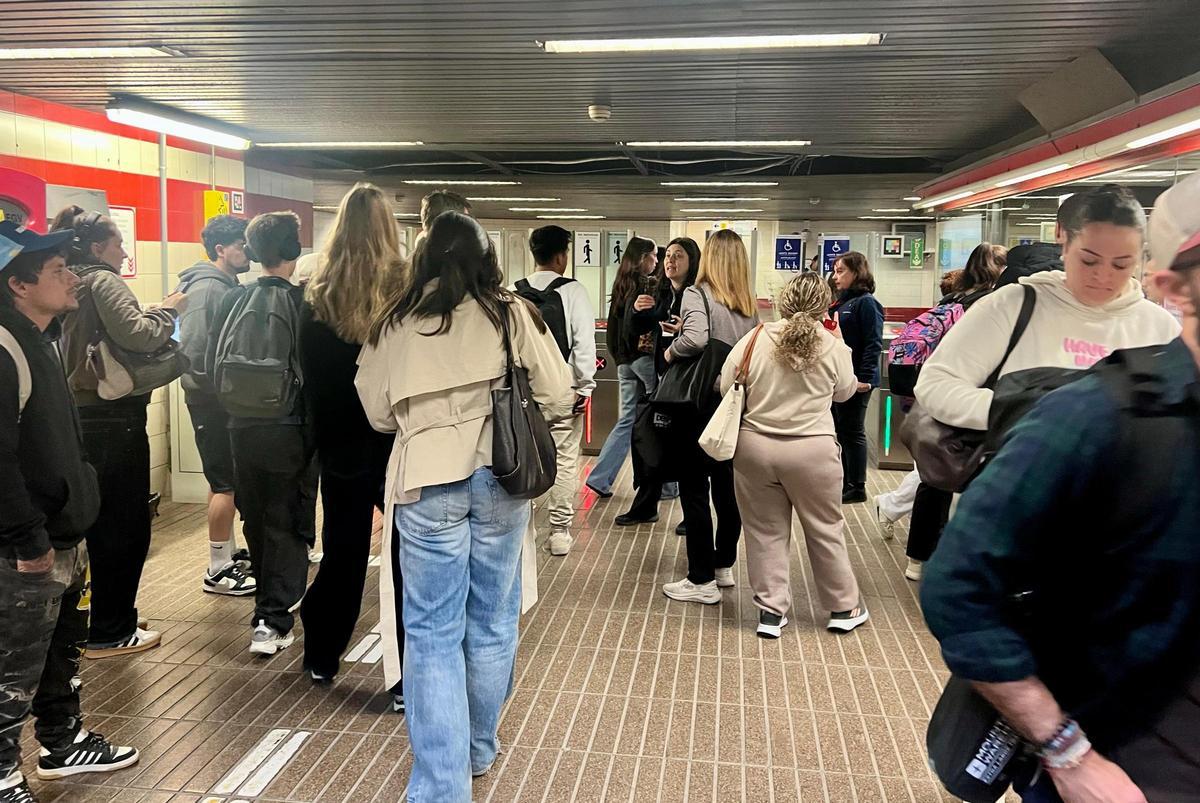 Caos en Metrovalencia: una avería eléctrica interrumpe la circulación en plena jornada de huelga