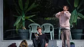 Los jóvenes de Barcelona mejoran en salud mental pero se asfixian con la vivienda