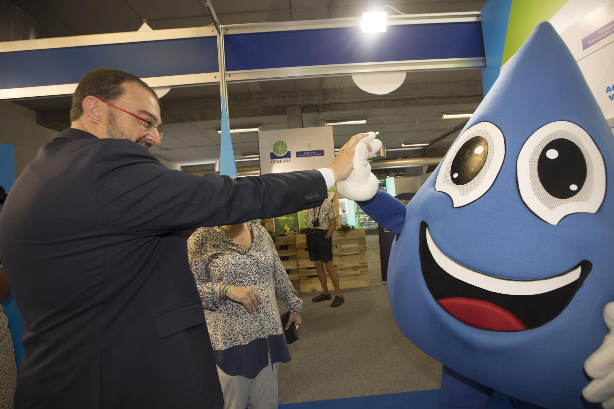 En imágenes: La visita de Adrián Barbón a la Feria de Muestras