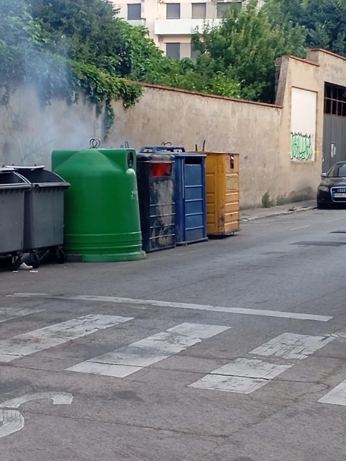 Les imatges de l'incendi als contenidors de Figueres