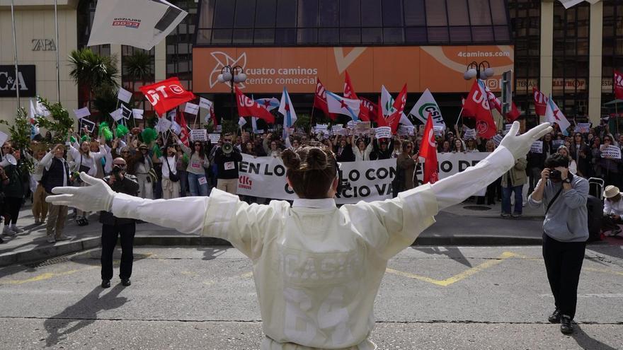 La actuación de Bad Bunny en la SuperBowl inspira a las trabajadoras textiles en su protesta contra la patronal