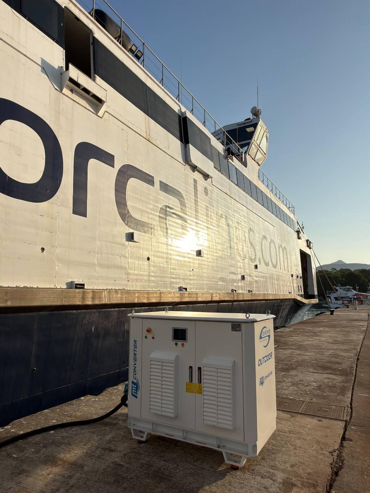 El Fast Ferry ‘Som Menorca’ de Menorca Lines contribuye a crear un puerto más amable para quien trabaja y vive cerca de él.