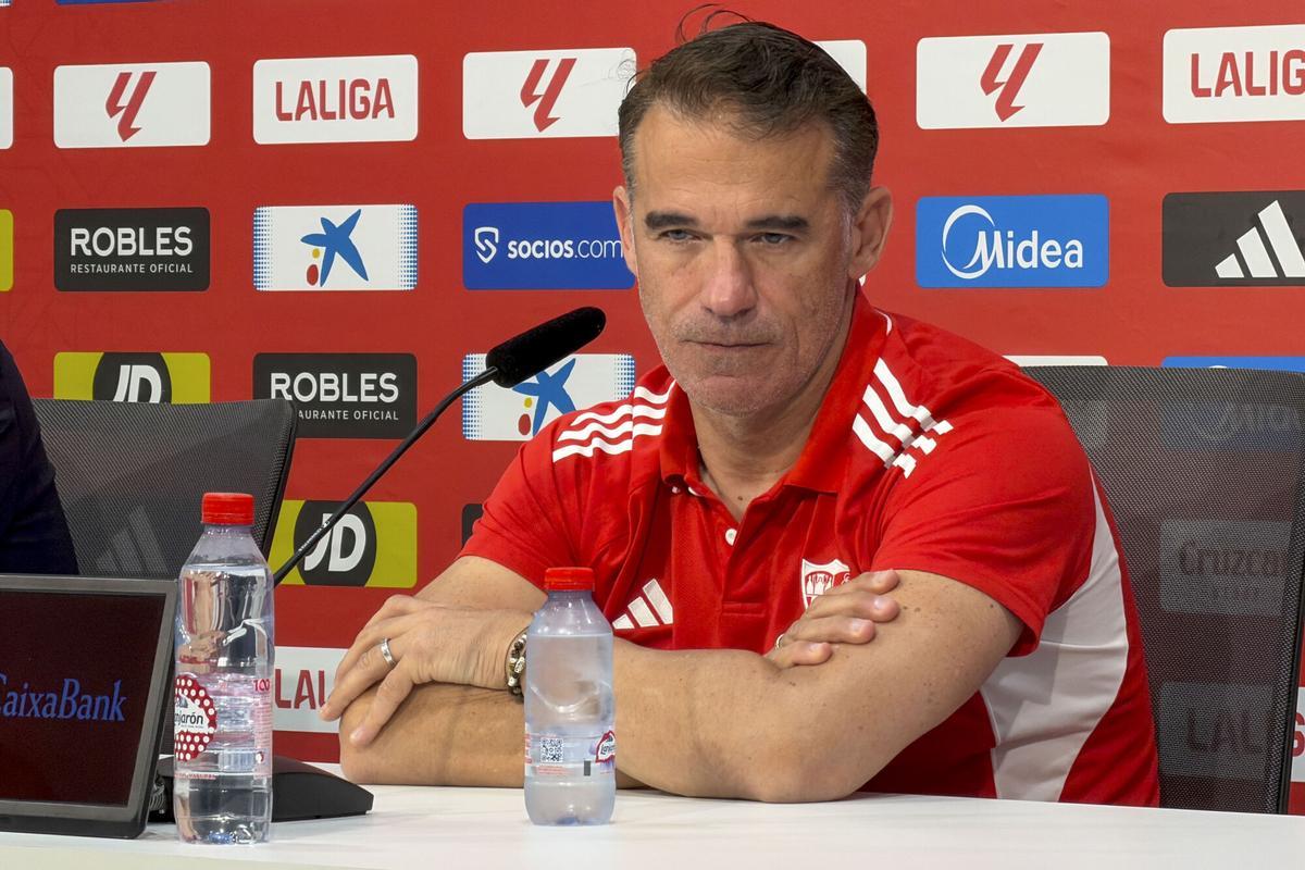 Luis García Plaza, entrenador del Sevilla, en la rueda de prensa previa al partido de Liga contra Osasuna en El Sadar