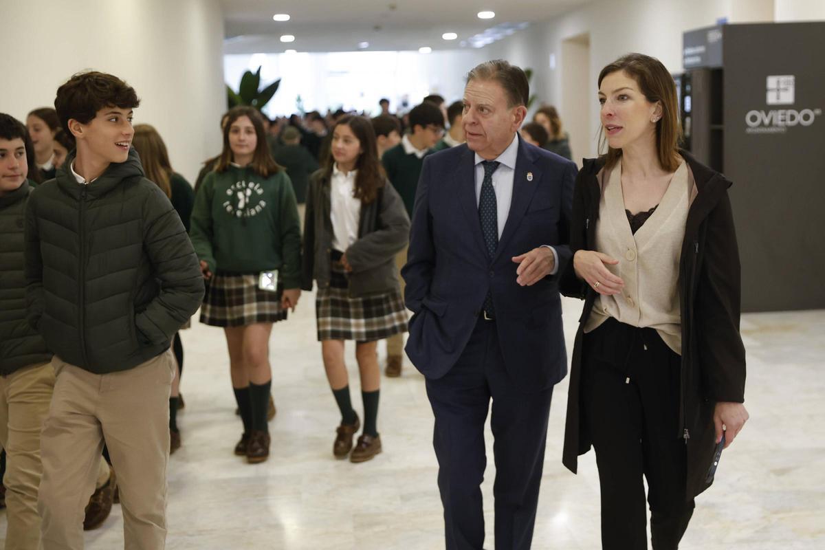 Alfredo Canteli y Lourdes García a su llegada al Calatrava.