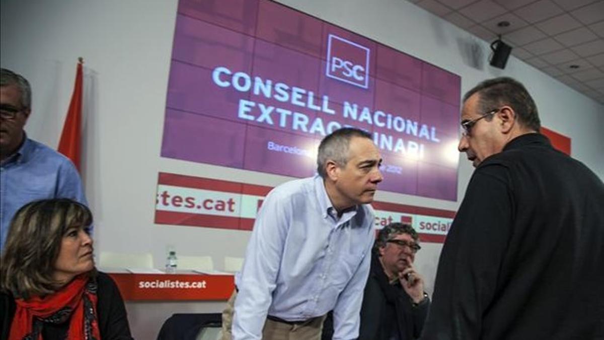 Pere Navarro y Celestino Corbacho en una reunión del Consejo Nacional del PSC