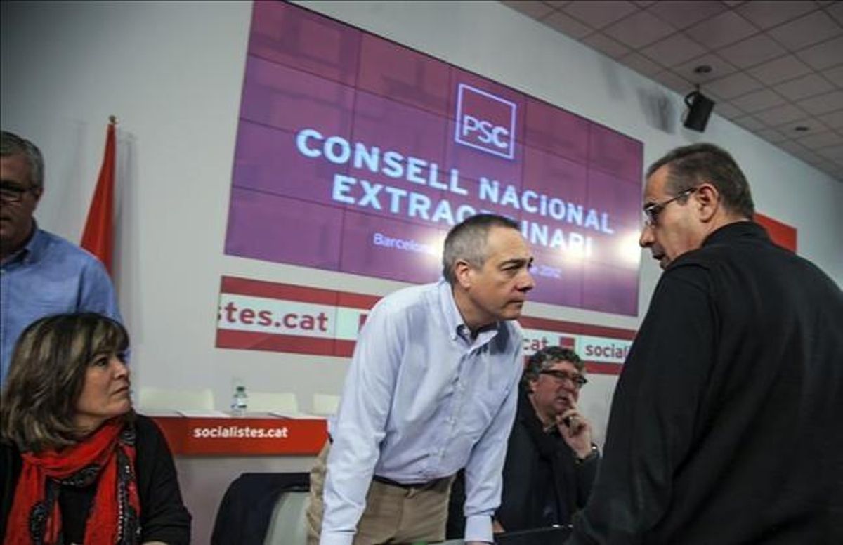 Pere Navarro i Celestino Corbacho en una reunió del Consell Nacional del PSC