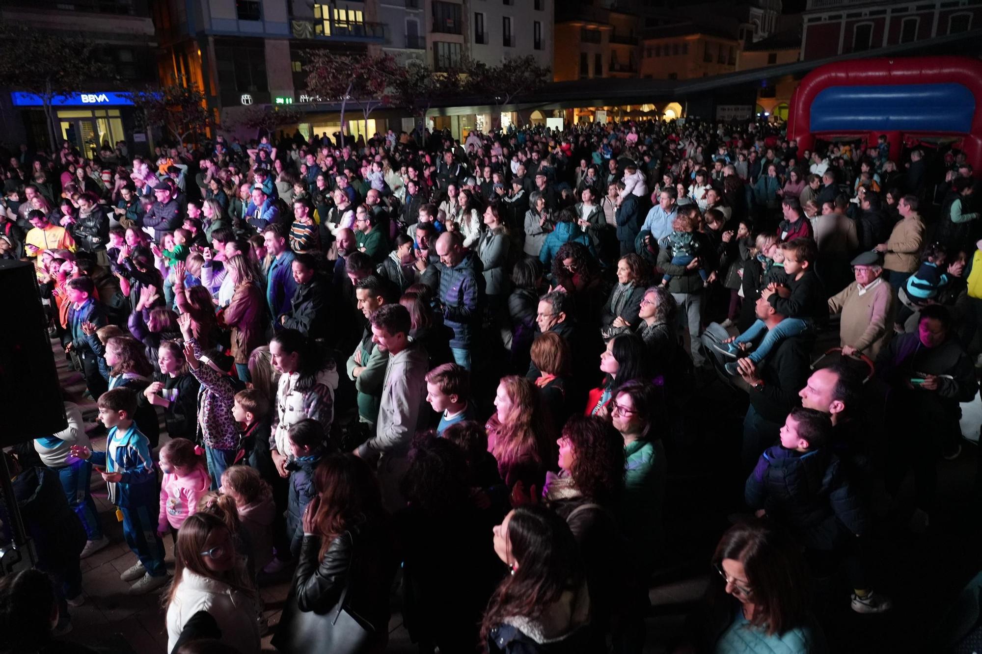 Las imágenes de la fiesta de la 'encesa' de las luces navideñas en Vila-real